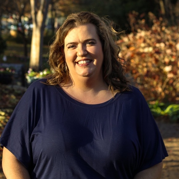 Meet your Posher, Lora - Picture 1 of 1